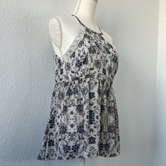 Maurices High-neck Sleeveless Halter Top Size Medium - Picture 8 of 11